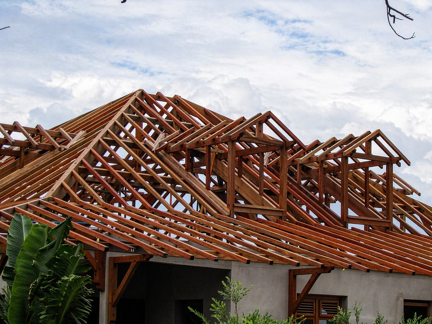 Charpente traditionnelle et industrielle en Martinique — MCBC-ACI